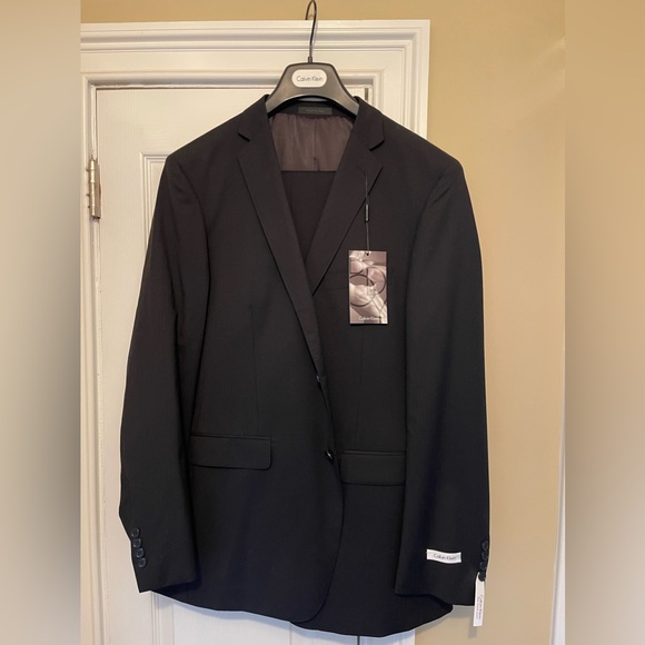 Calvin Klein Men’s Suit NWT size 44 / 37 waist Black striped